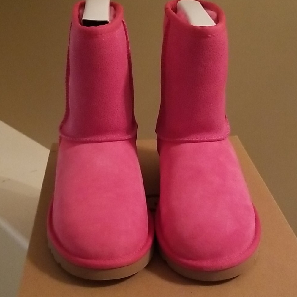 UGG KIDS CLASSIC SHORT SEREIN IN DIVA PINK